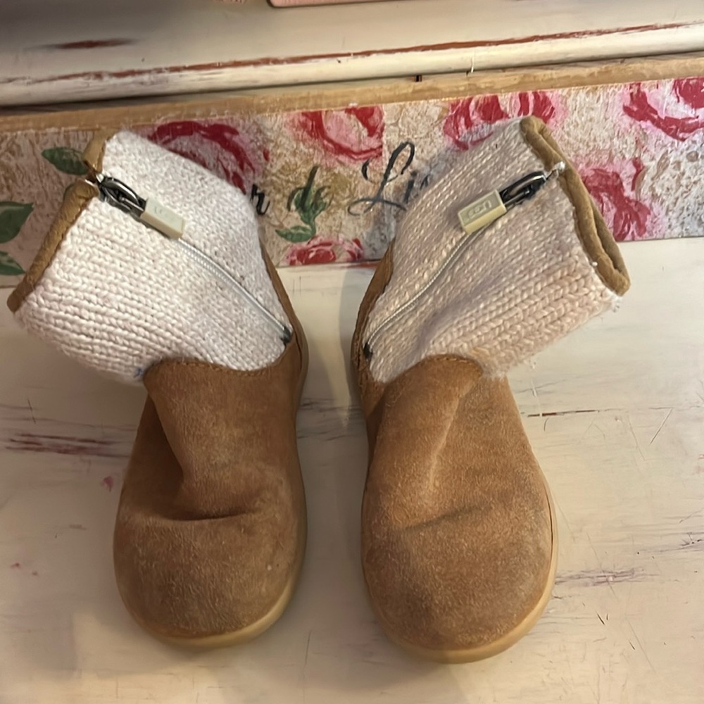 Uggs sweater boots